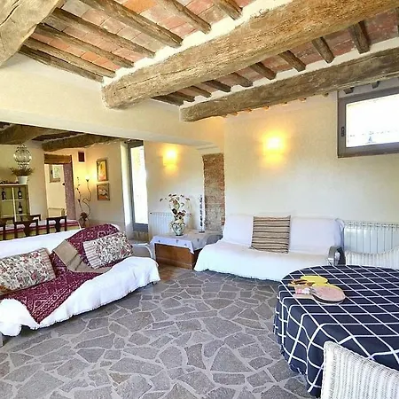 Sleeps 4 Pool Wifi Apartment *